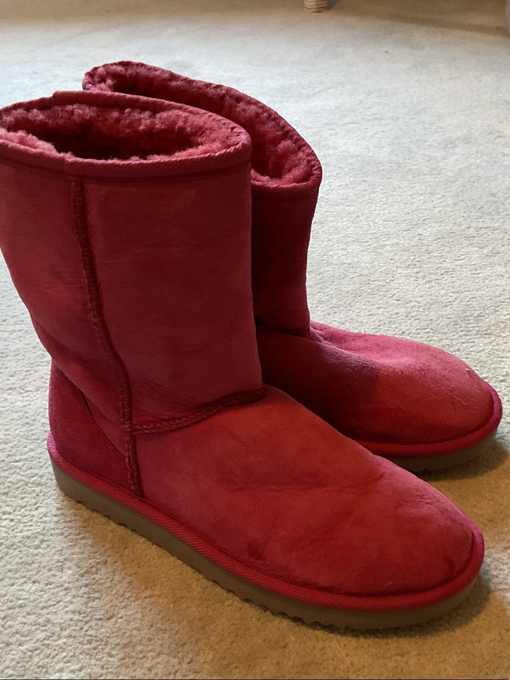 UGG Classic Short Boots in Red